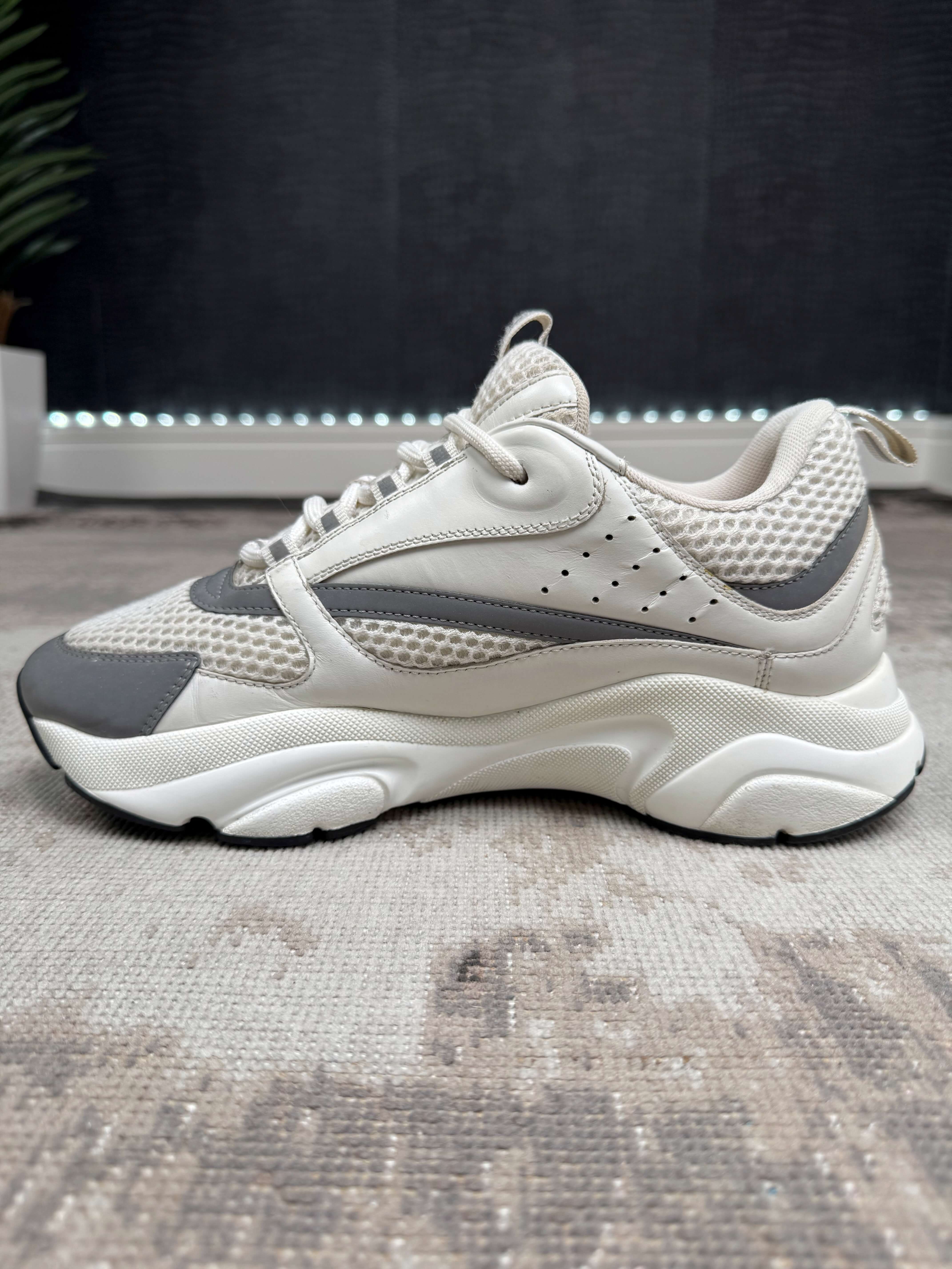 Dior B22 - White Dior