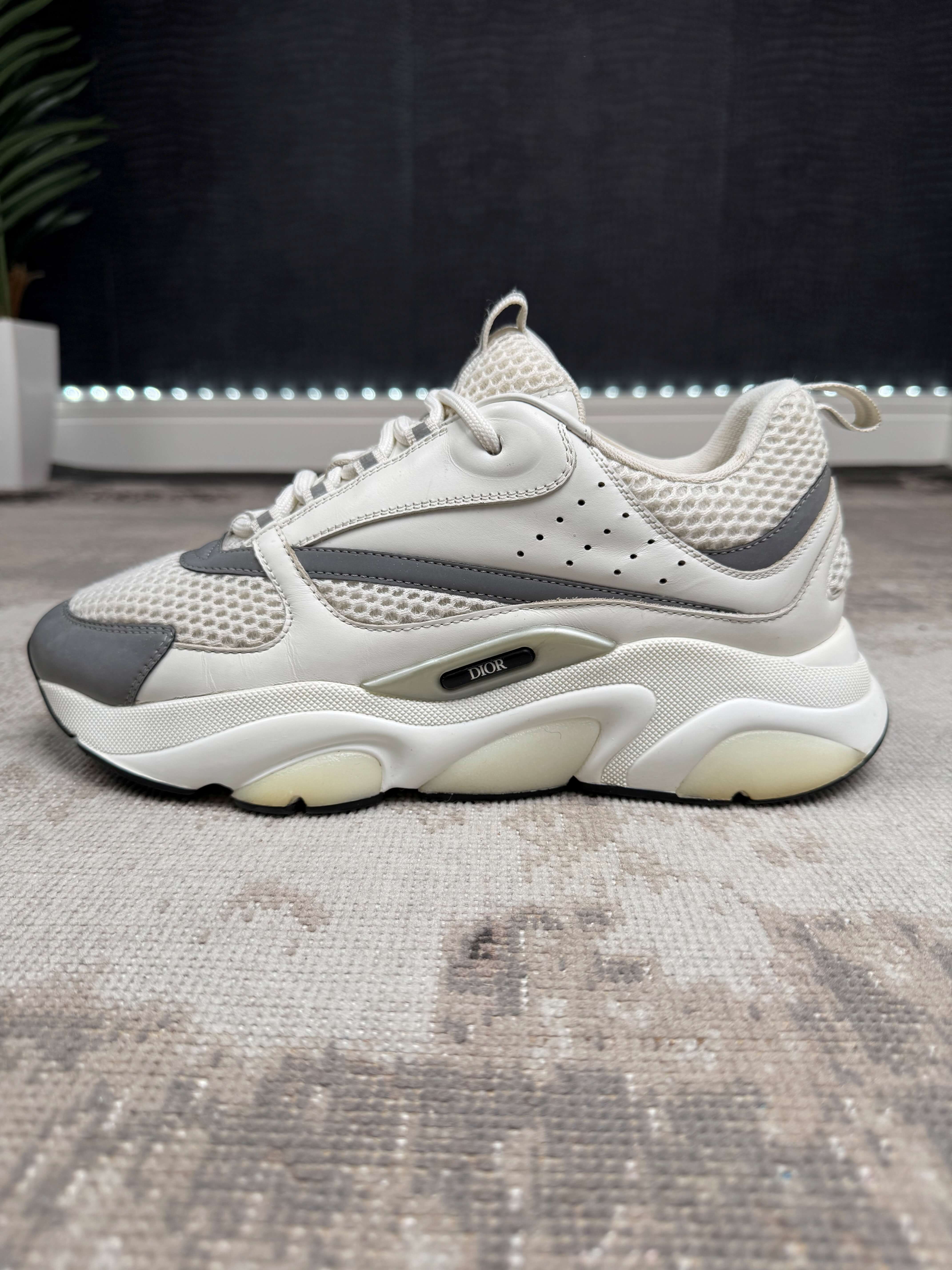 Dior B22 - White Dior