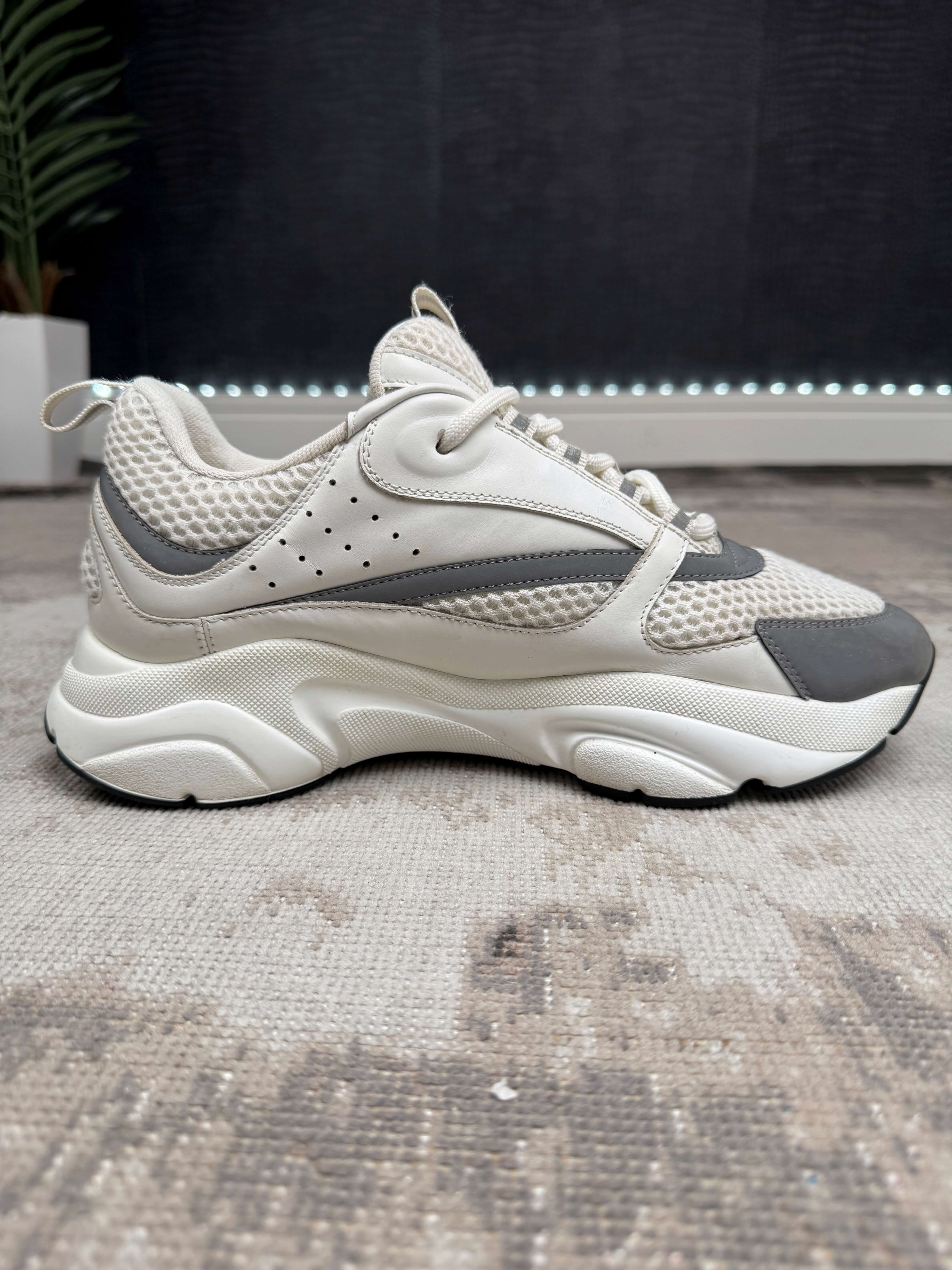 Dior B22 - White Dior