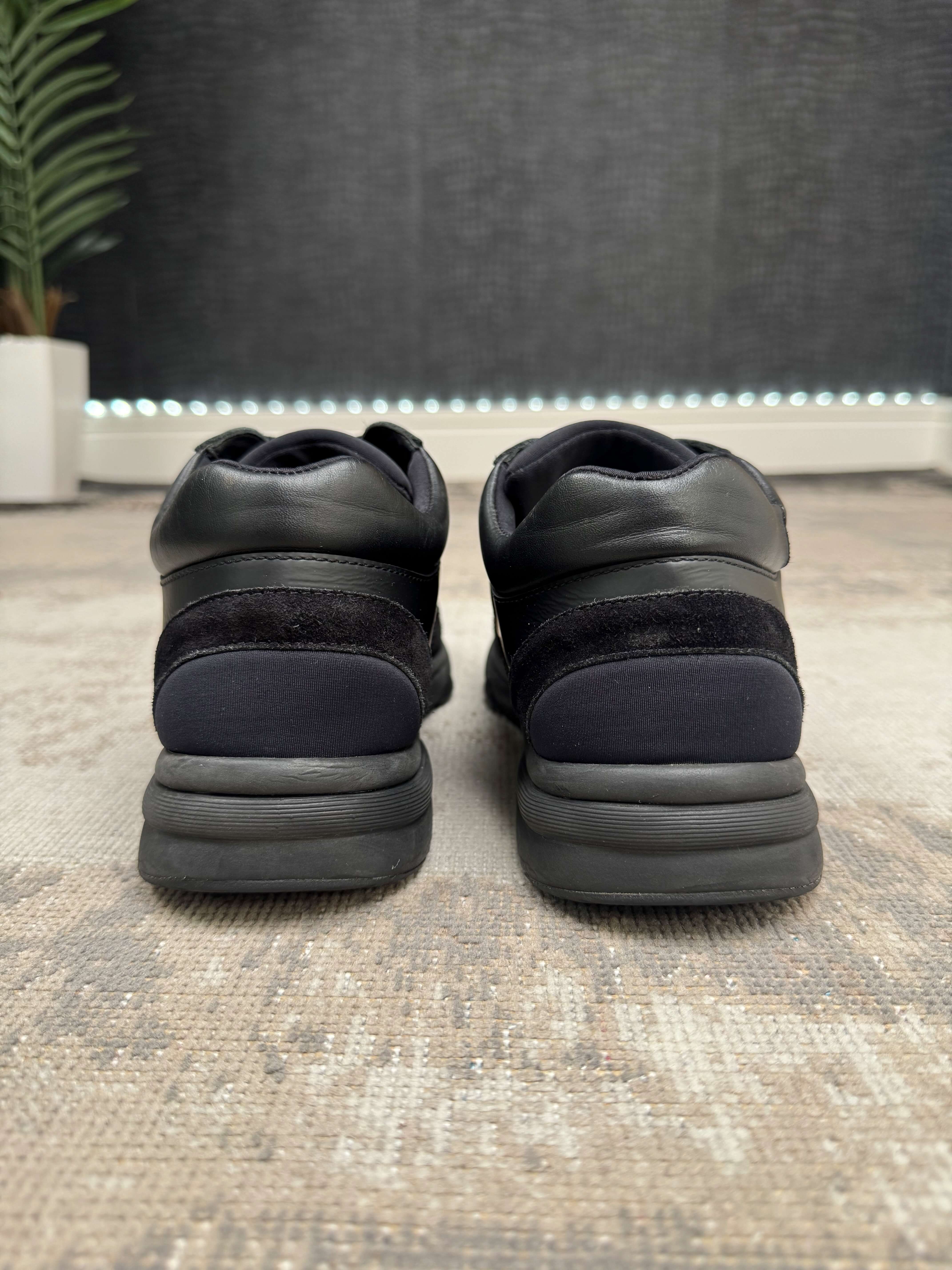 Chanel CC Runner - Black Chanel