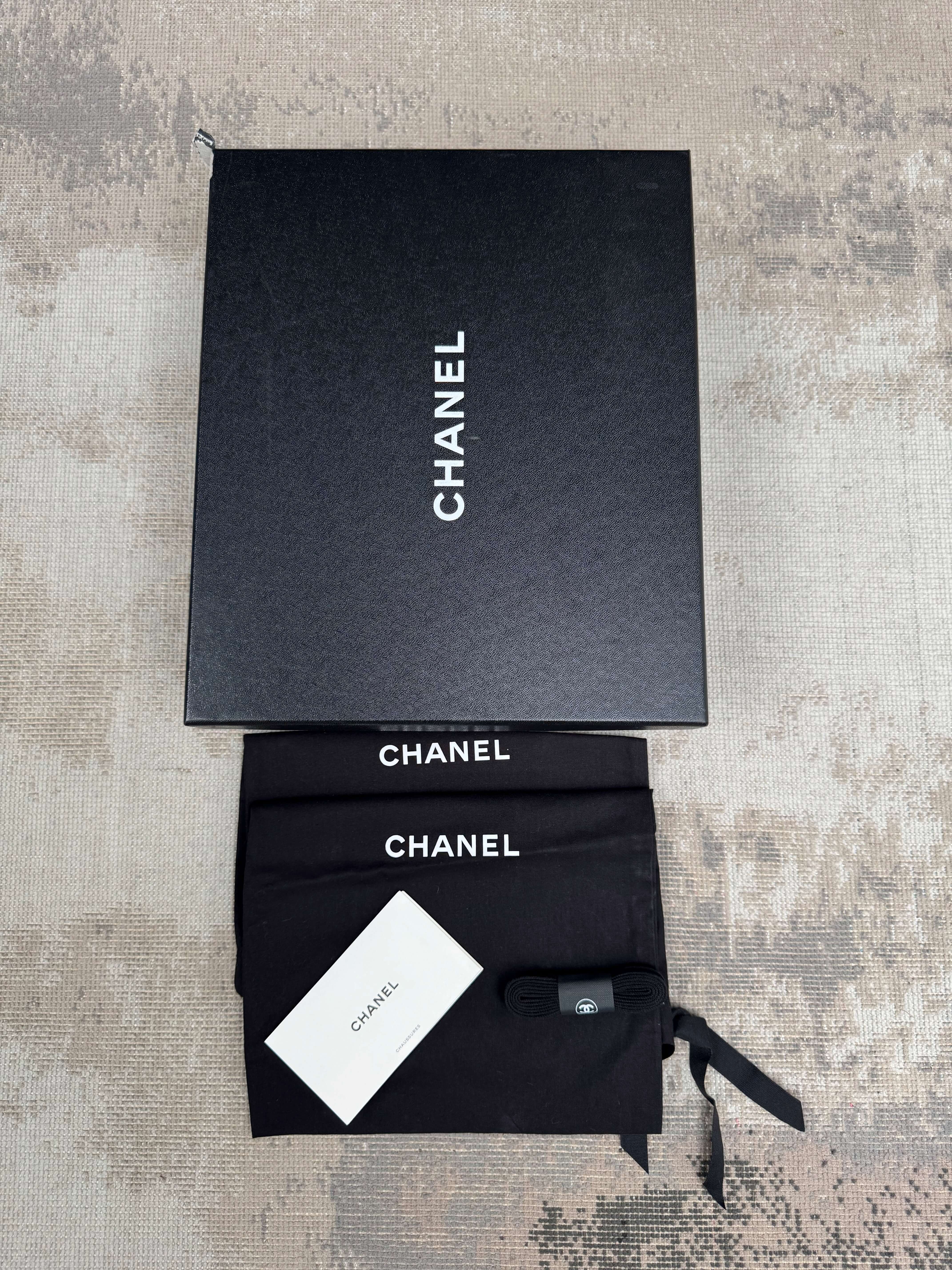 Chanel CC Runner - Black Chanel