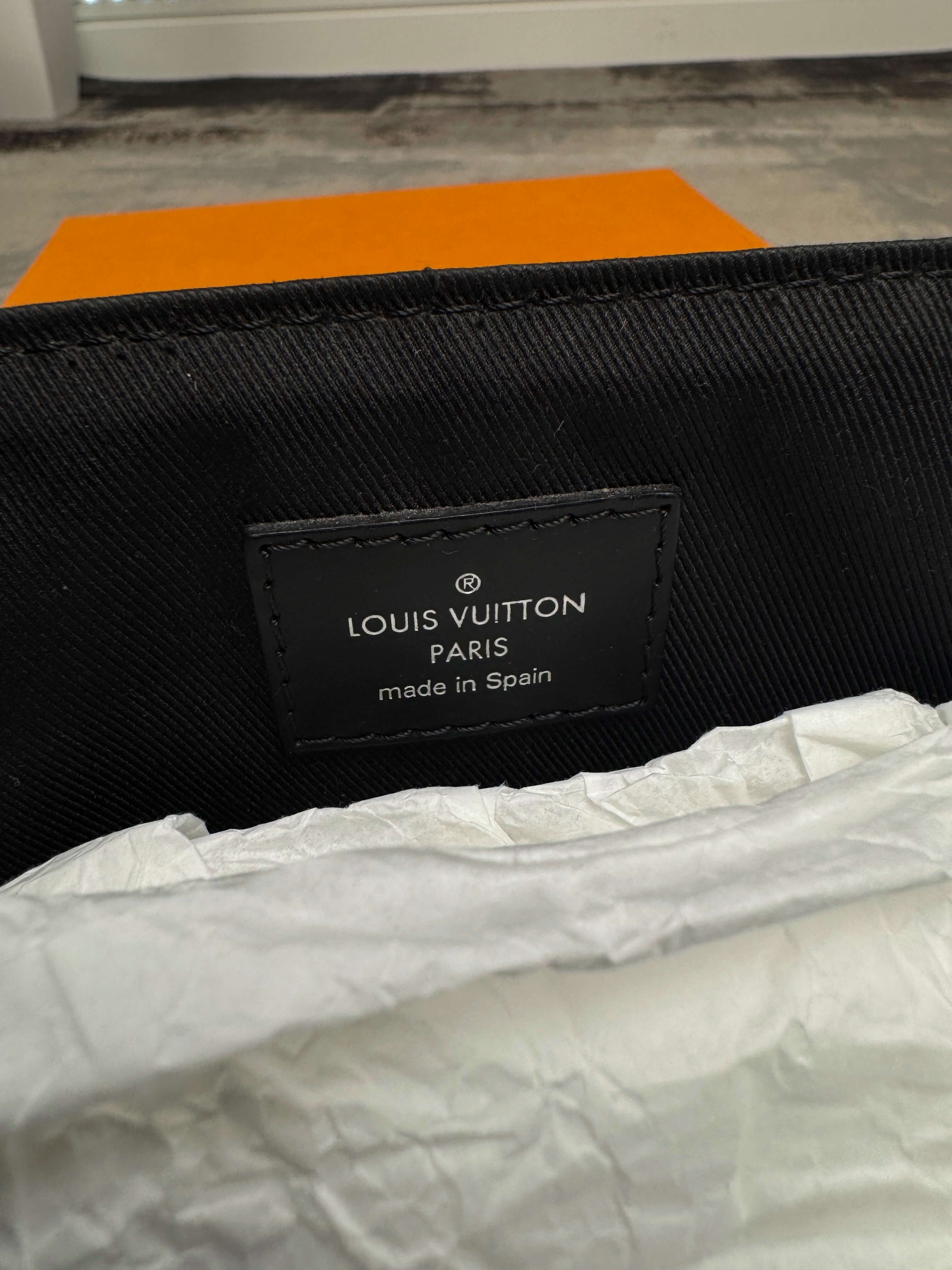 Louis Vuitton District PM Damier Messenger Bag