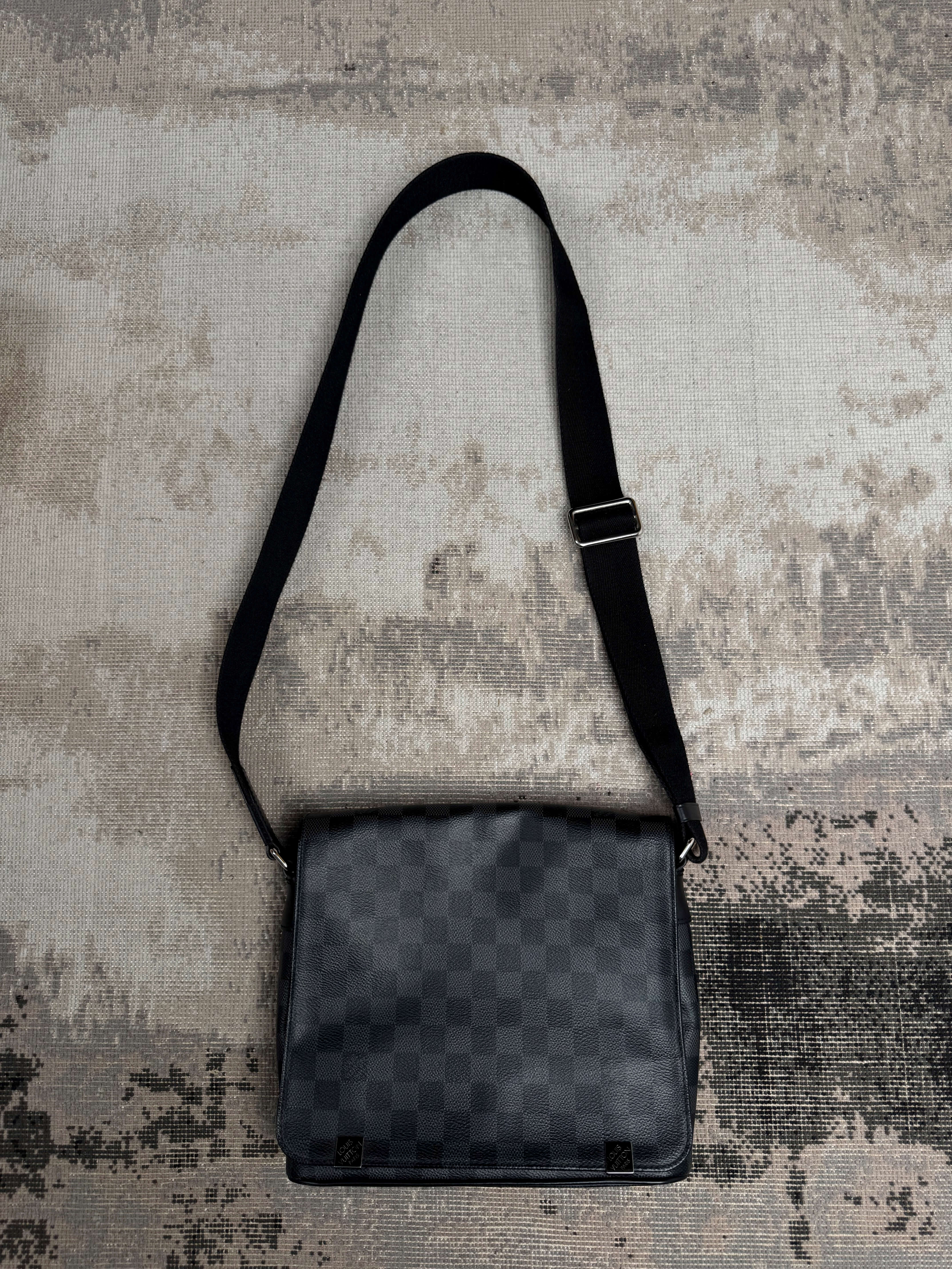 Louis Vuitton District PM Damier Messenger Bag