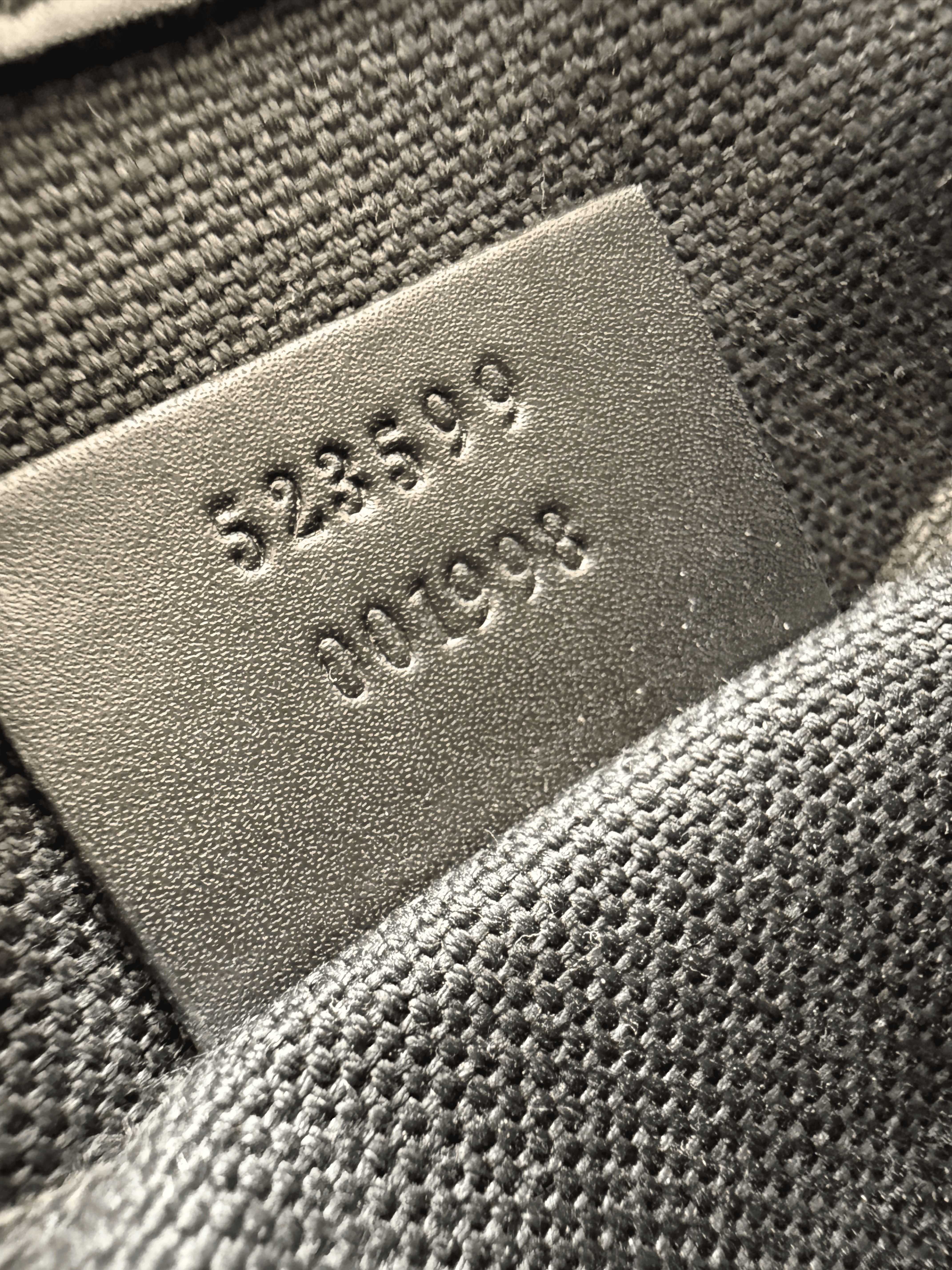 Gucci GG Supreme Messenger Bag - Grey Gucci