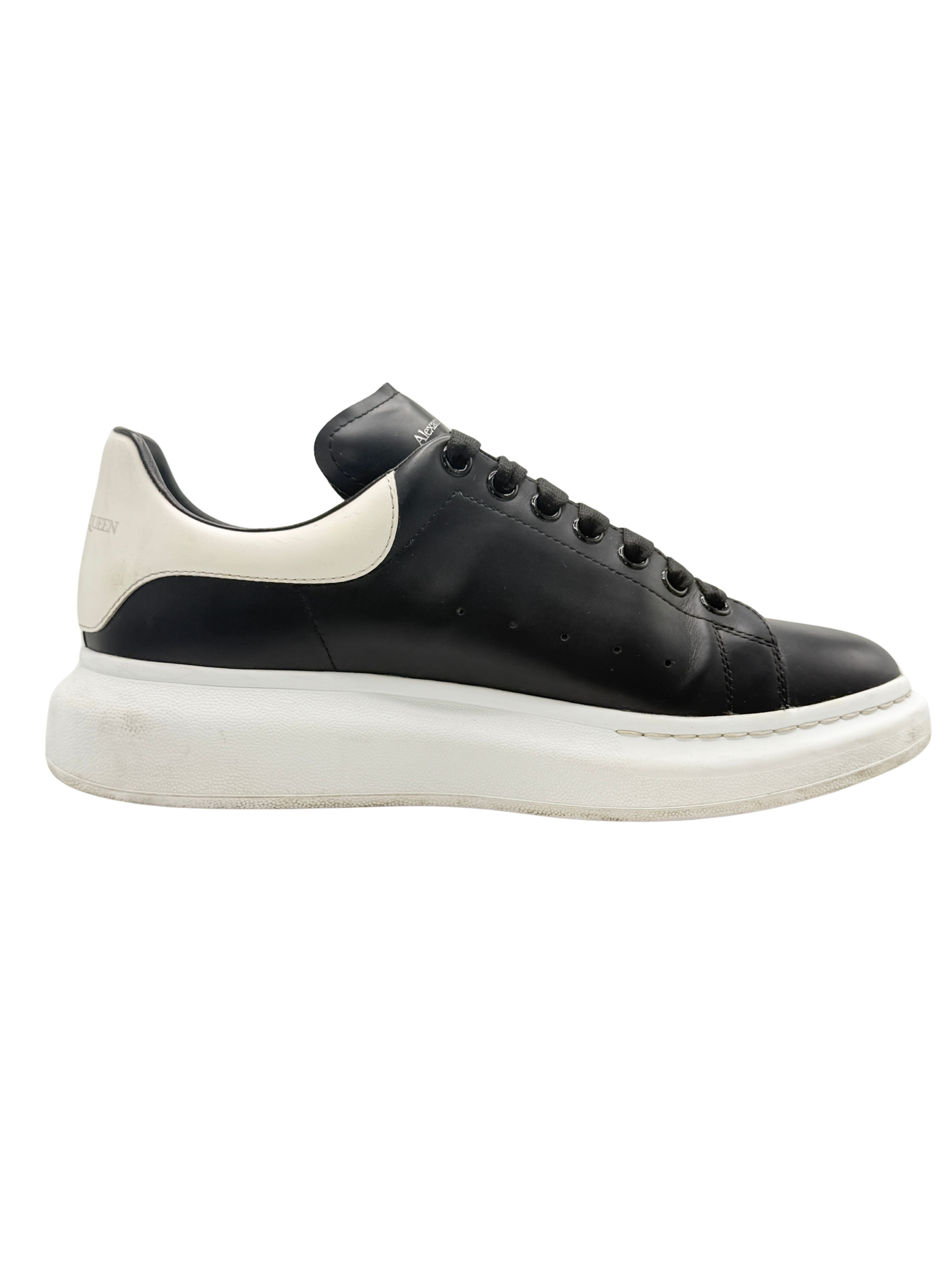 Alexander McQueen Oversized Sneakers - Black