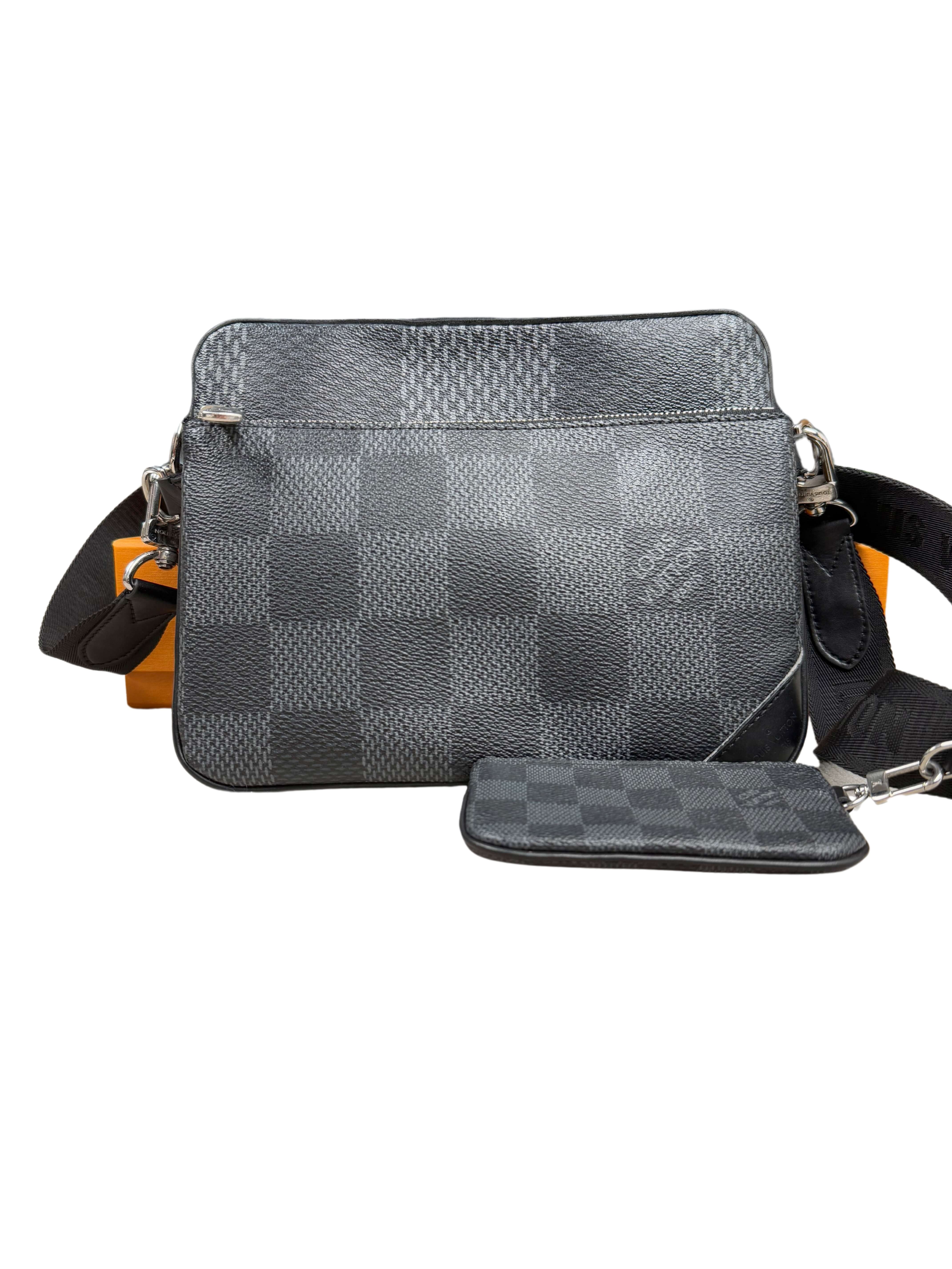 Louis Vuitton Trio Messenger Bag - Black