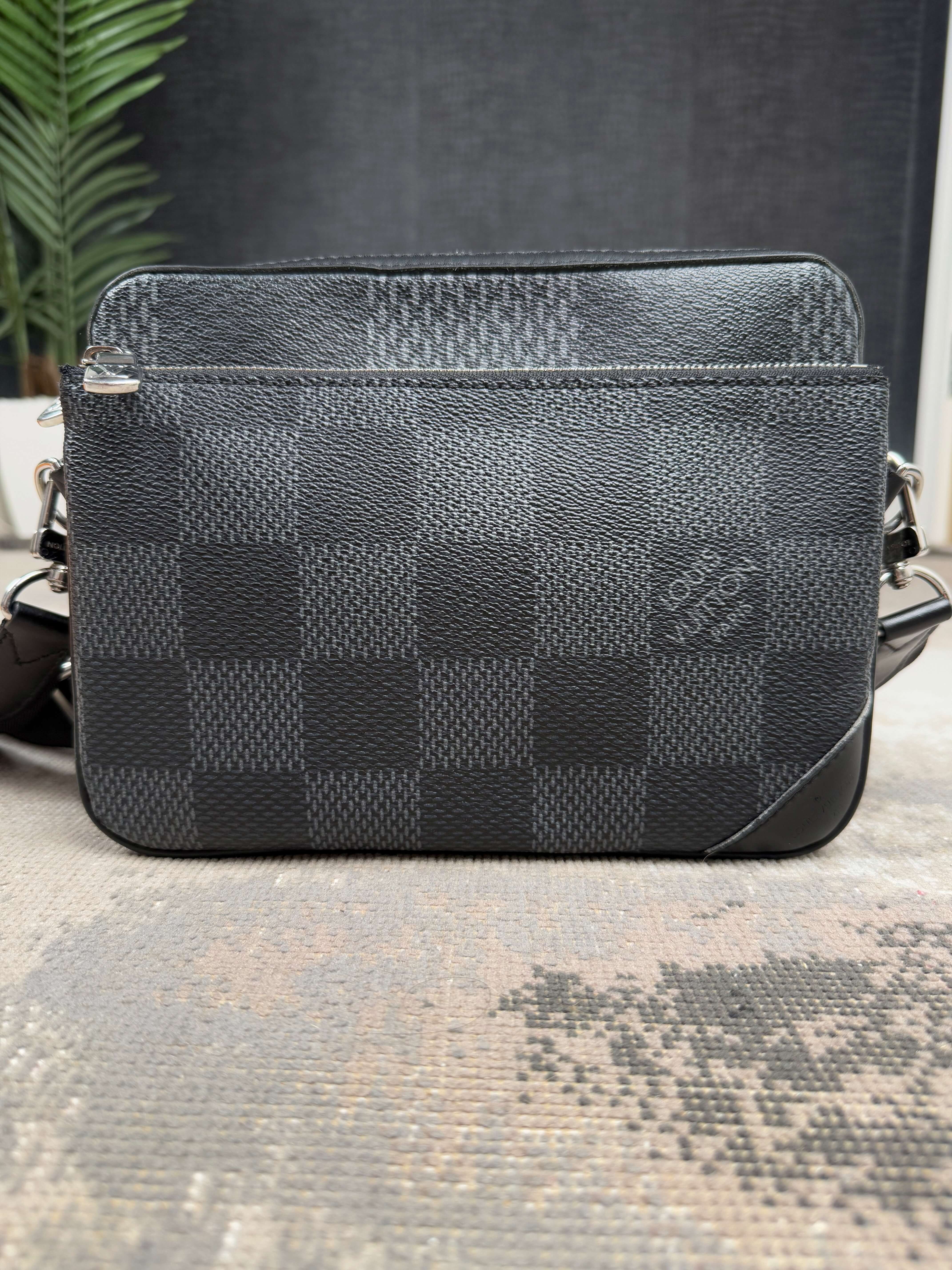 Louis Vuitton Trio Messenger Bag - Black