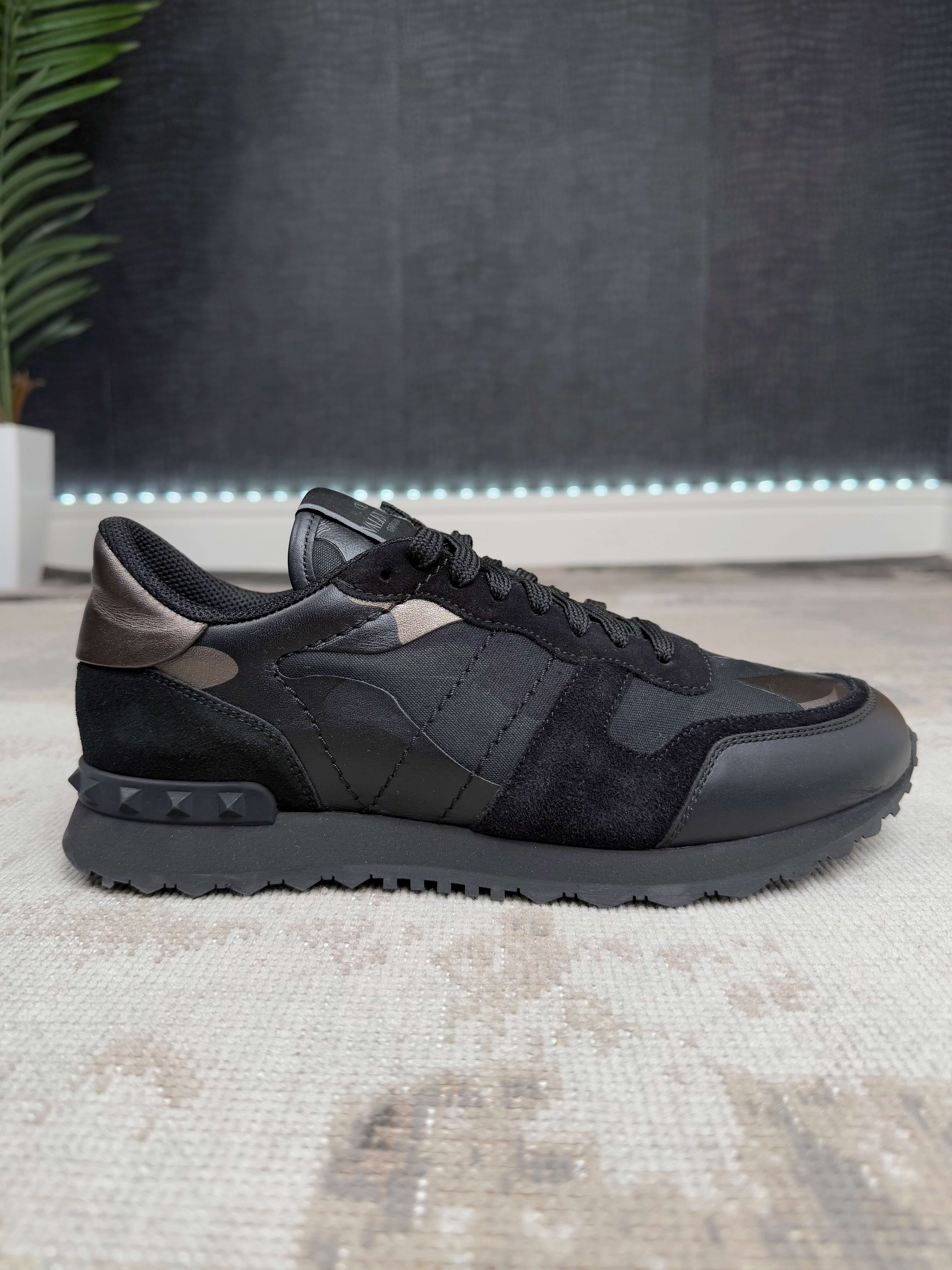 Valentino Rockrunners - Black Valentino