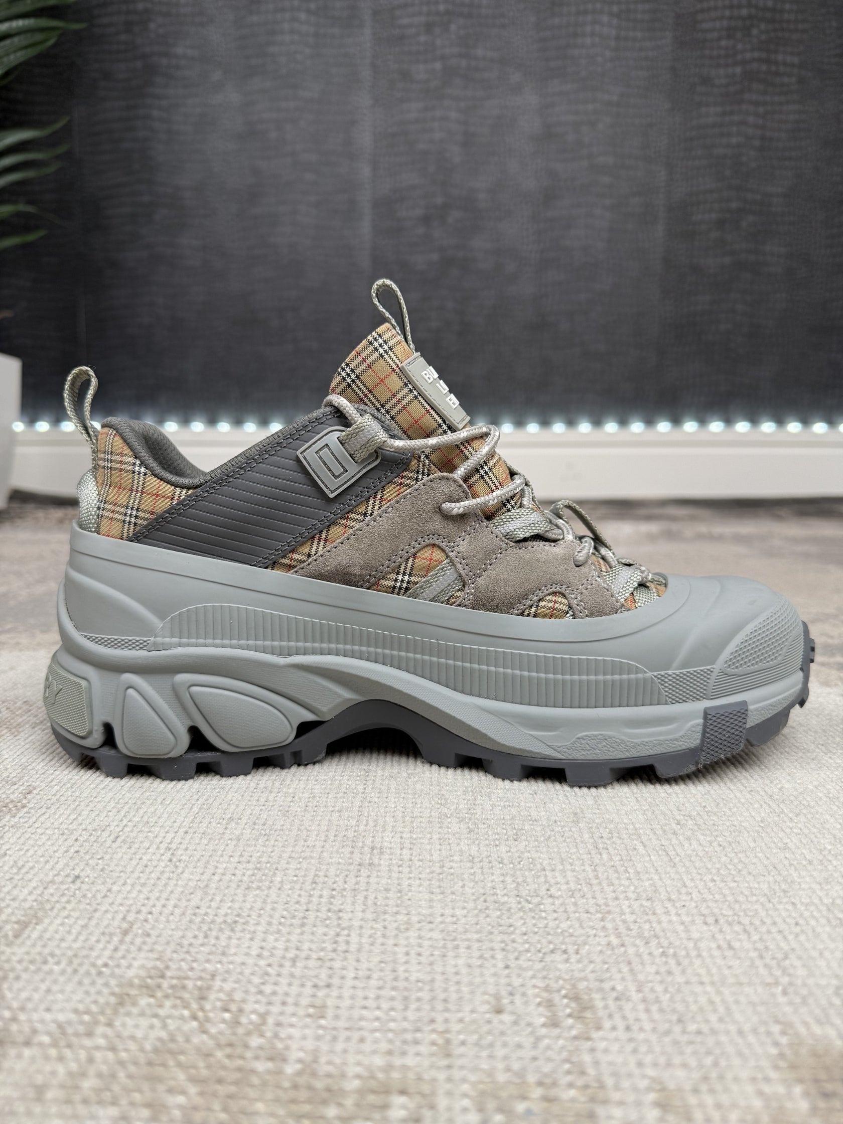 Burberry Arthur Check Trainers - Grey Burberry