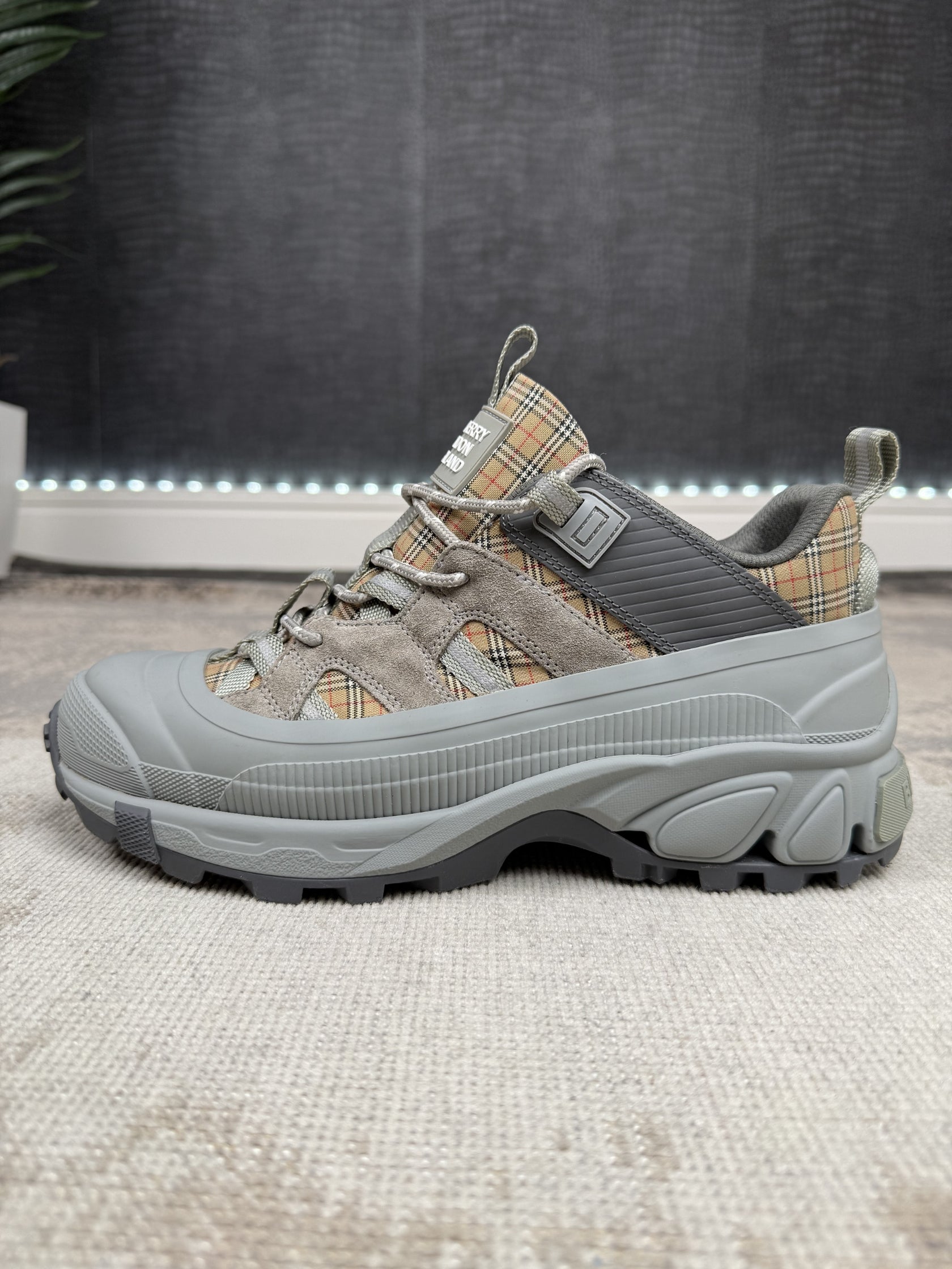 Burberry Arthur Check Trainers - Grey Burberry
