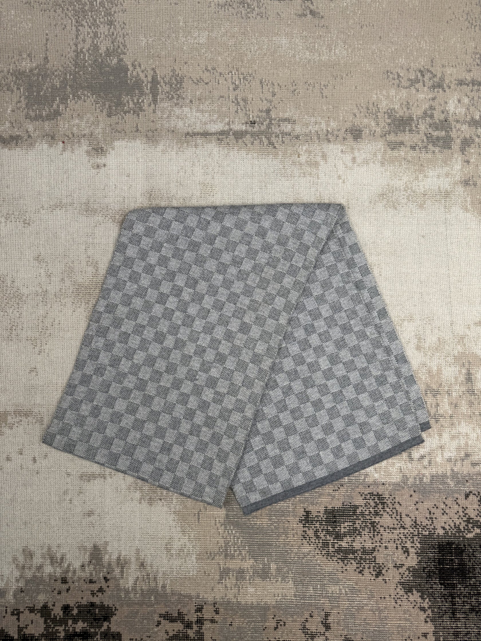 Louis Vuitton Néo Petit Damier Scarf - Grey