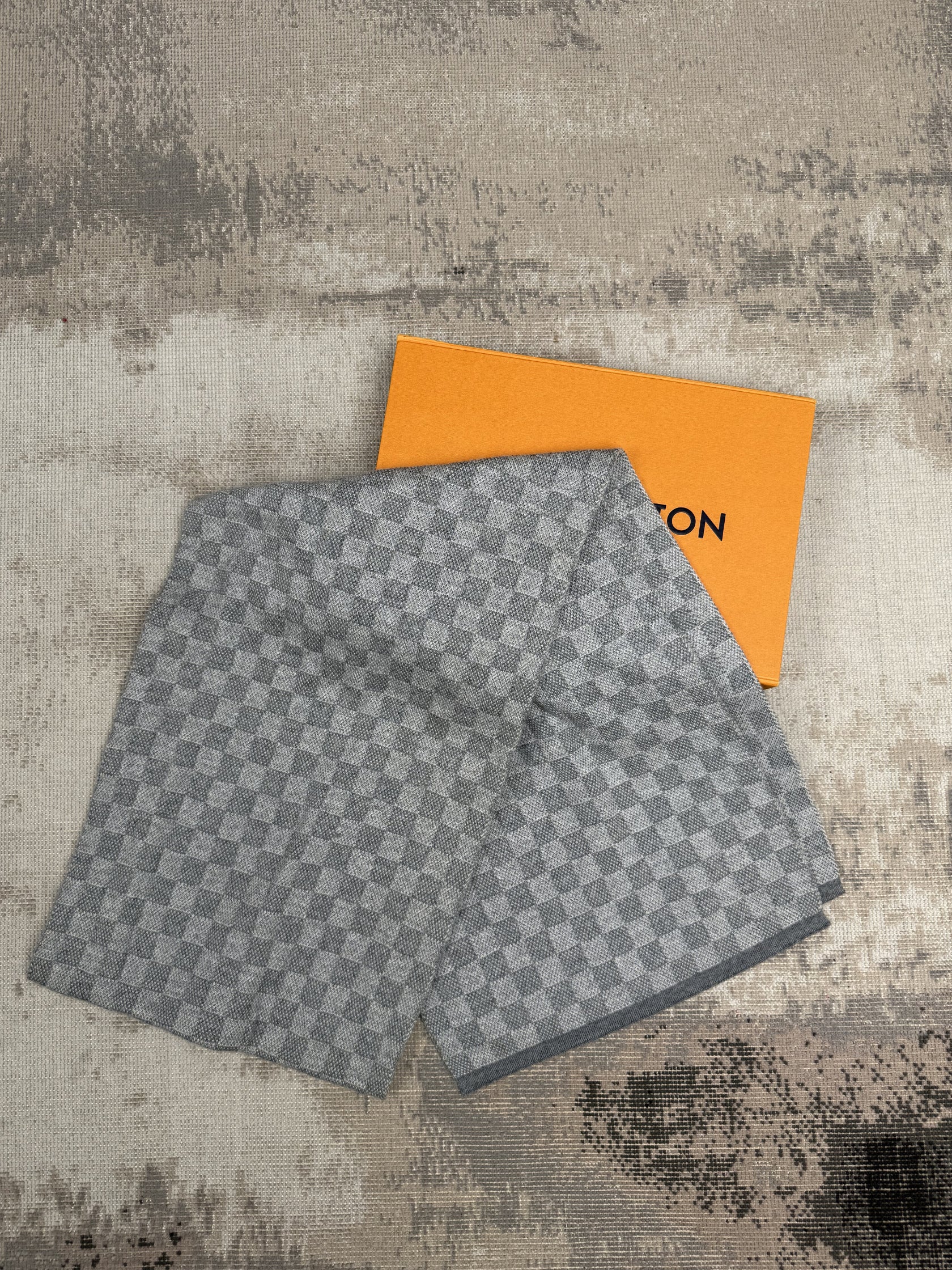 Louis Vuitton Néo Petit Damier Scarf - Grey