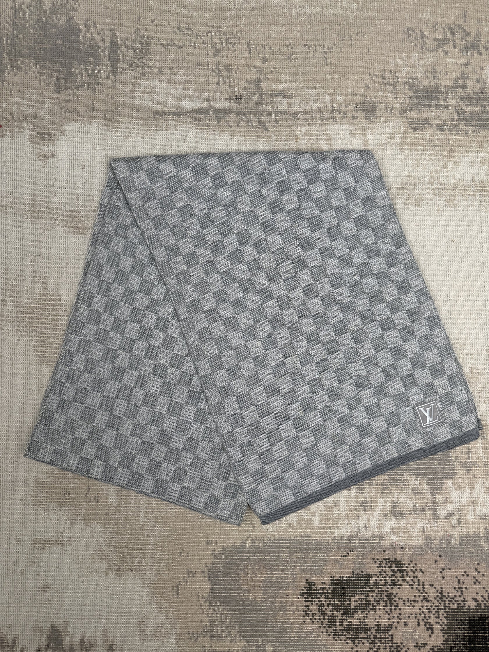 Louis Vuitton Néo Petit Damier Scarf - Grey
