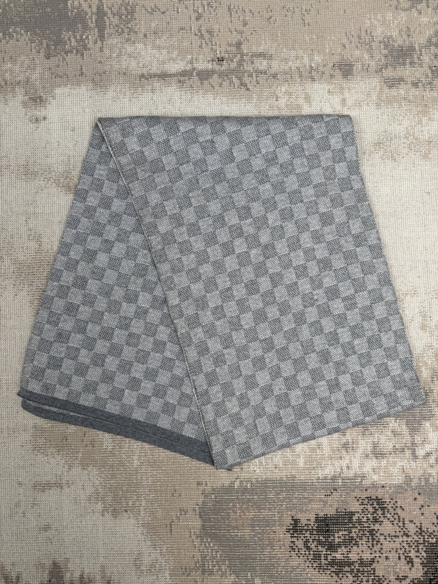 Louis Vuitton Néo Petit Damier Scarf - Grey