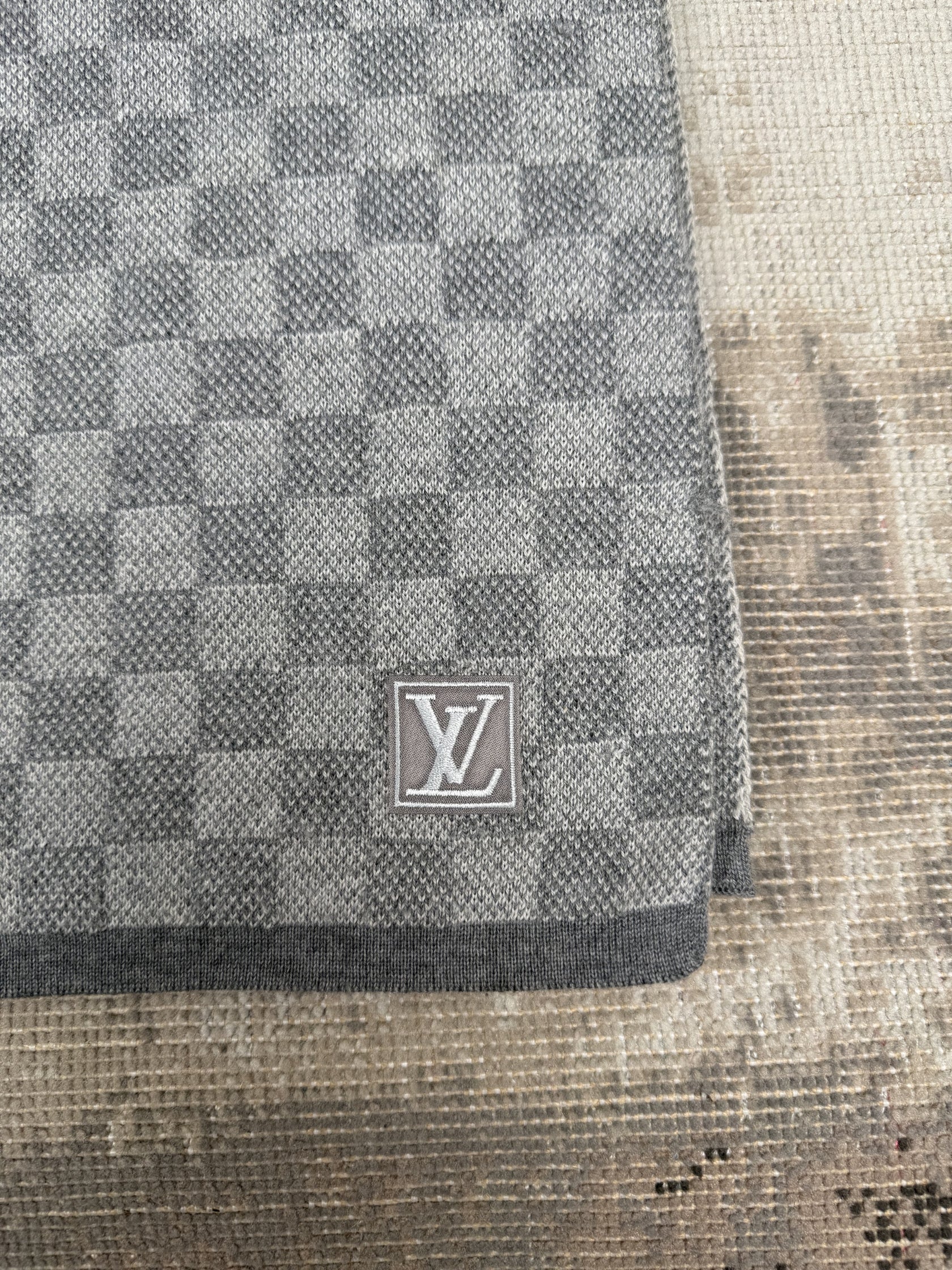 Louis Vuitton Néo Petit Damier Scarf - Grey
