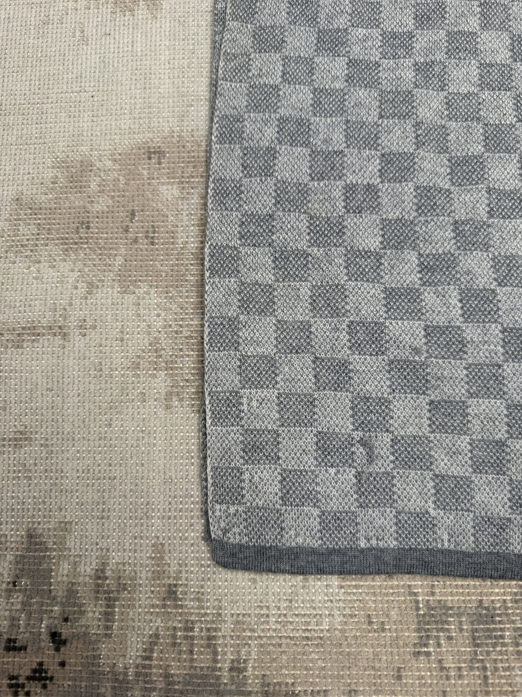 Louis Vuitton Néo Petit Damier Scarf - Grey