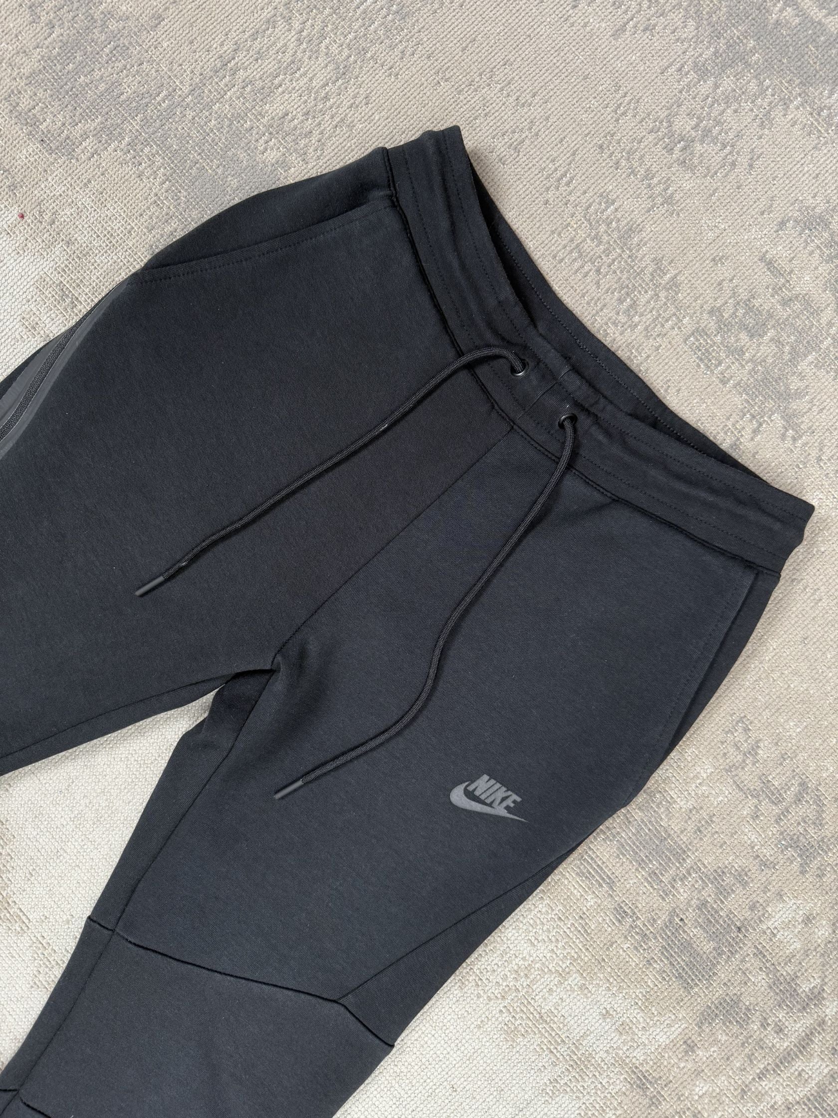 Nike Tech Tracksuit - Black Nike