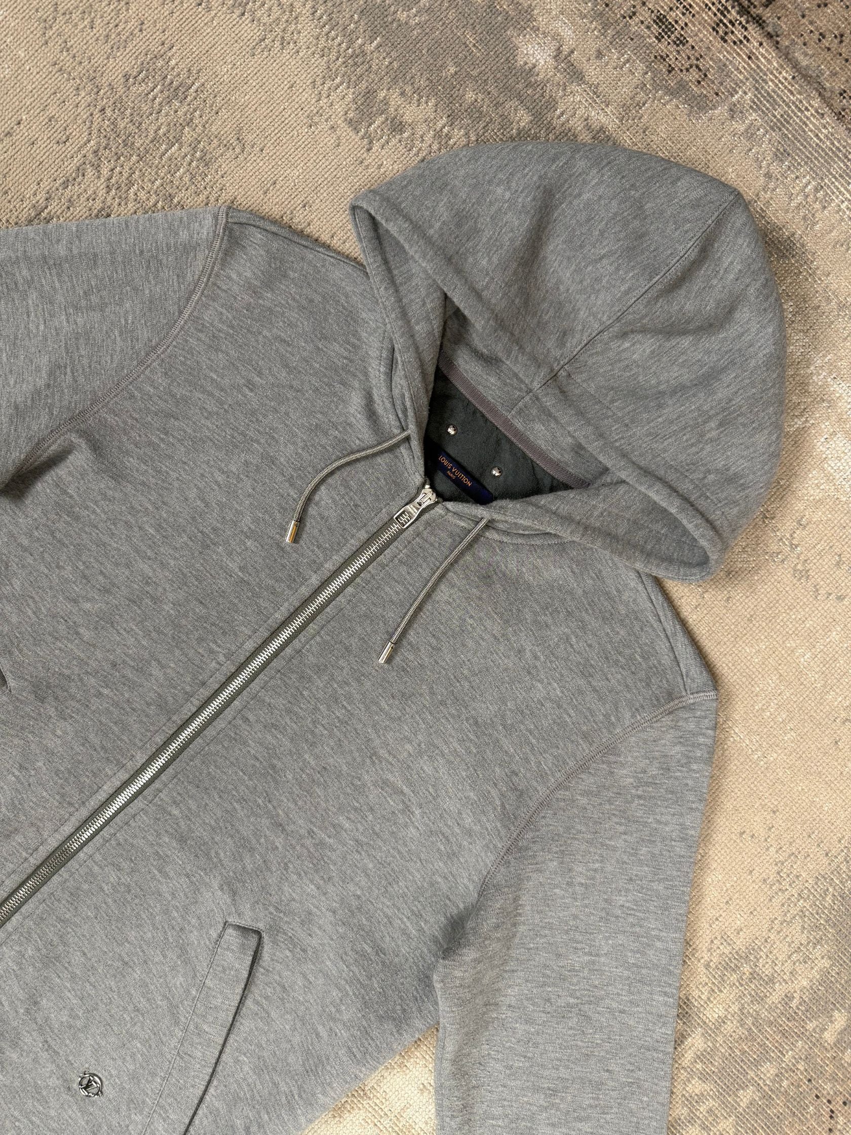 Louis Vuitton Metal Logo Tracksuit - Grey Louis Vuitton