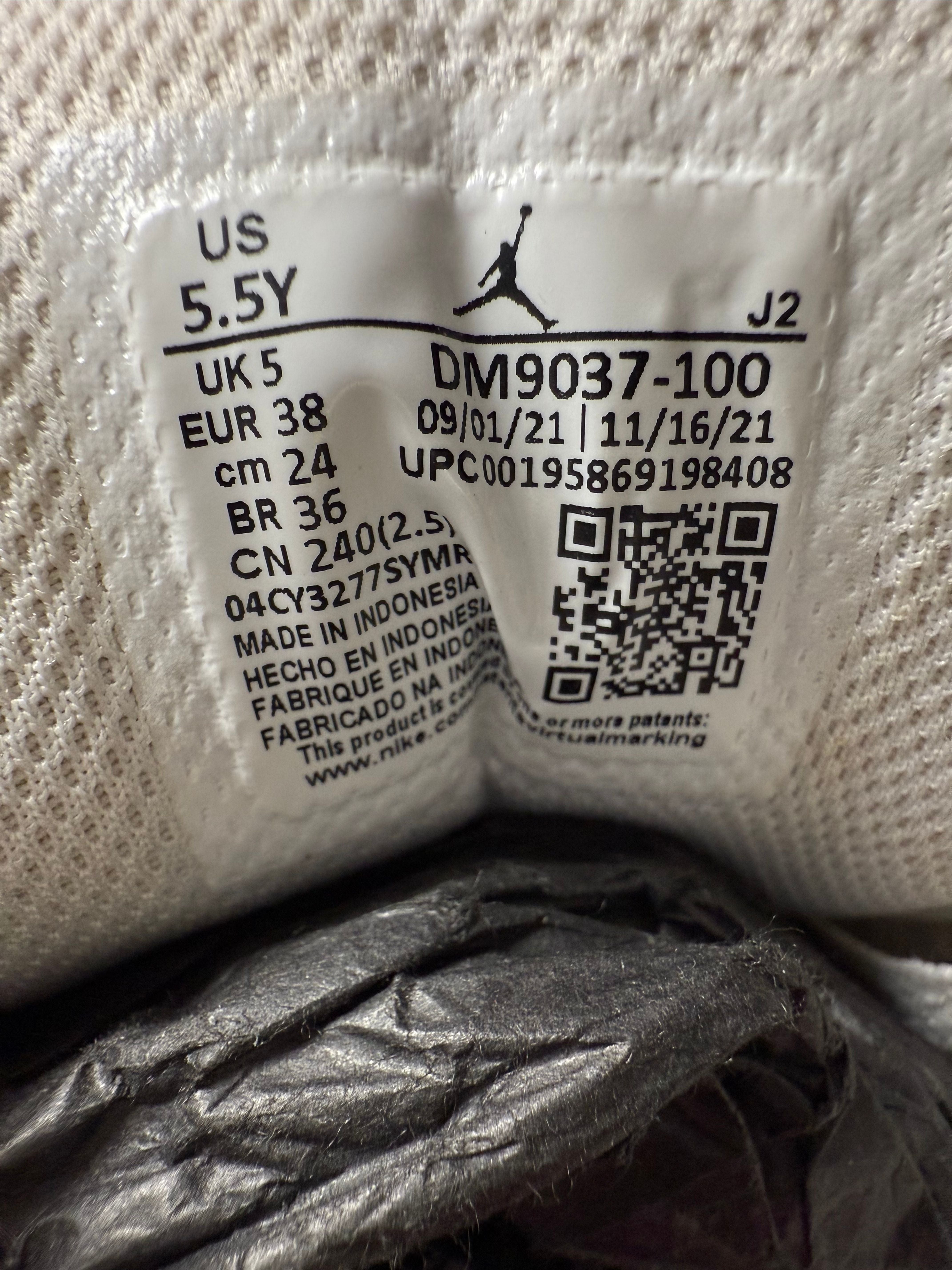 WOMEN'S - Nike Knitted SB Dunk - White Nike
