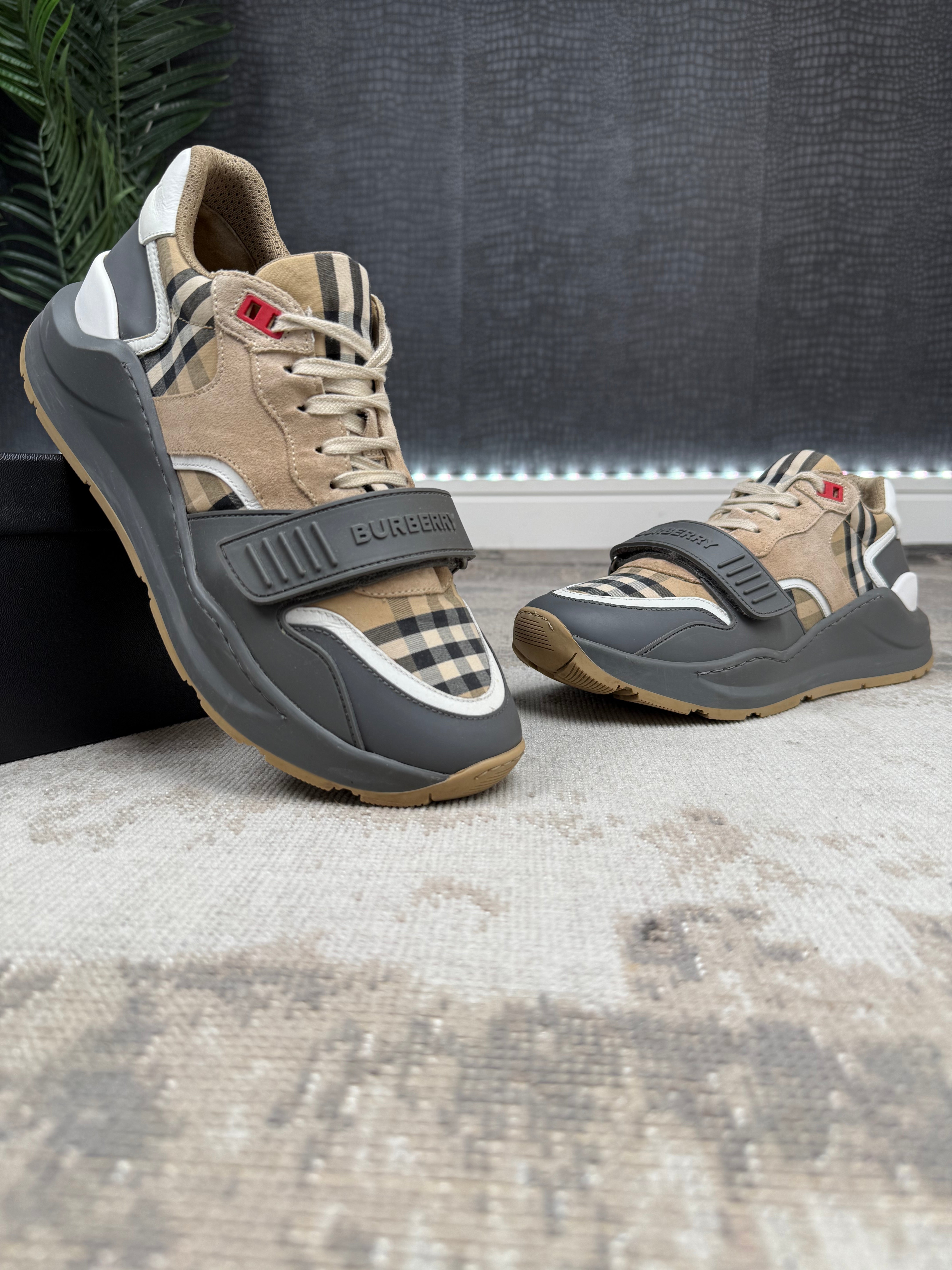 Burberry Ramsey Trainer - Grey / Beige Burberry