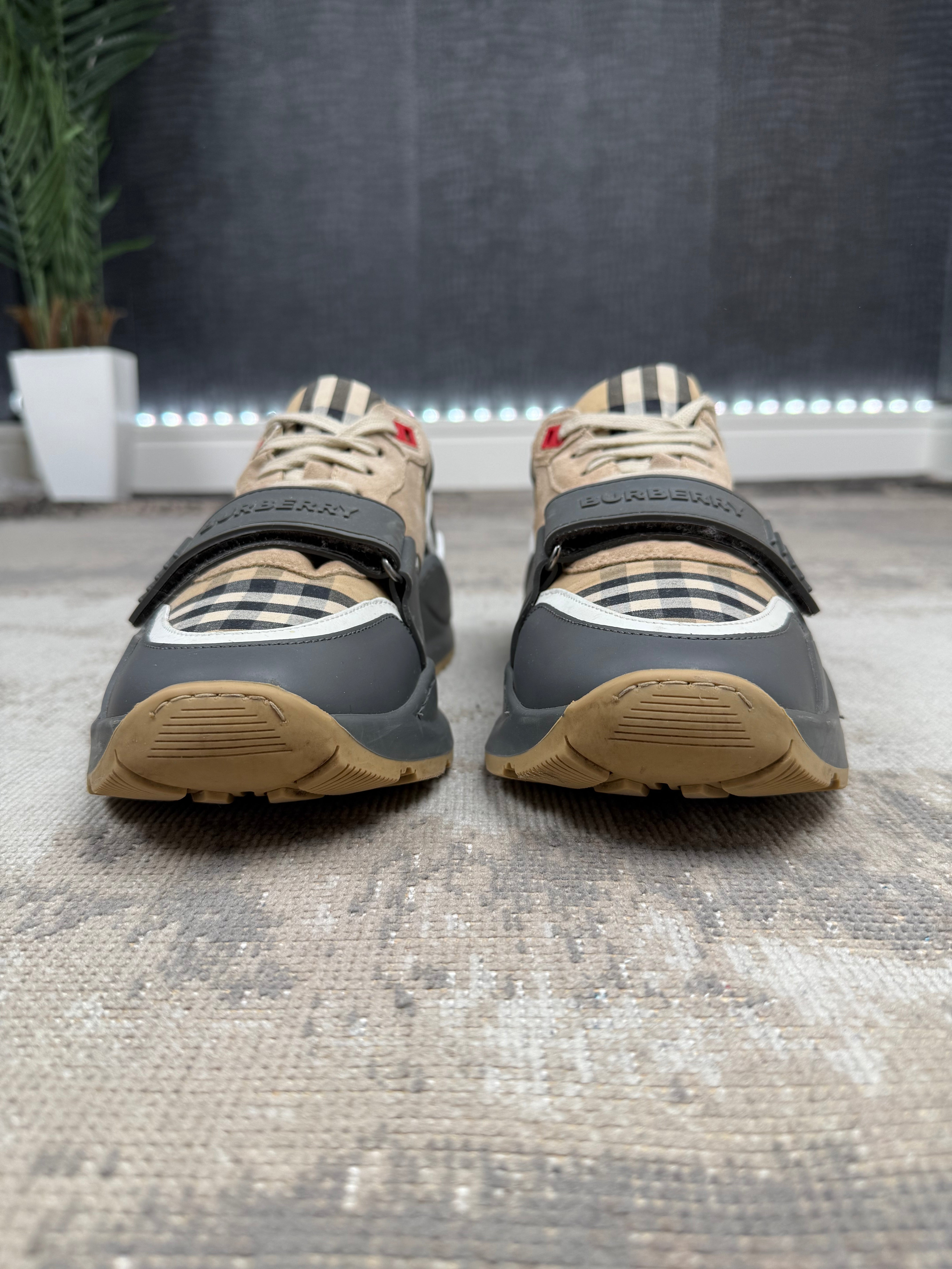 Burberry Ramsey Trainer - Grey / Beige Burberry